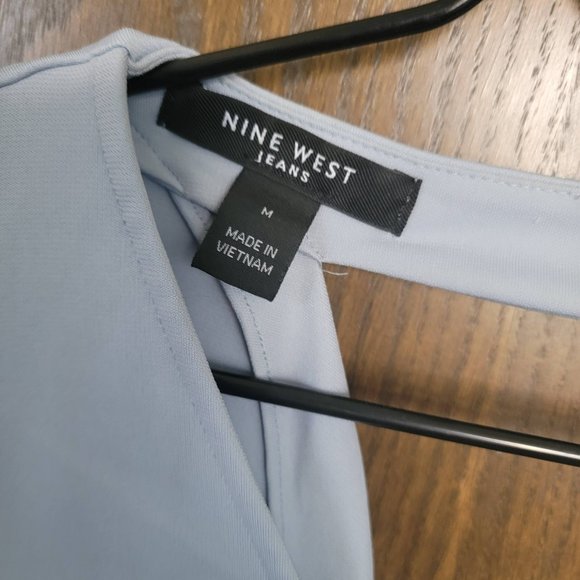 Gorgeous Ann Taylor Peep Hole Drape Back Top Size Medium - Picture 9 of 14